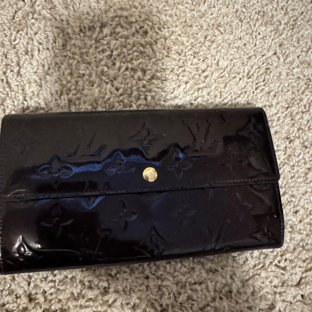 Authentic Louis Vuitton Venris Sarah Elegant Burgundy Designer Women's Clutch